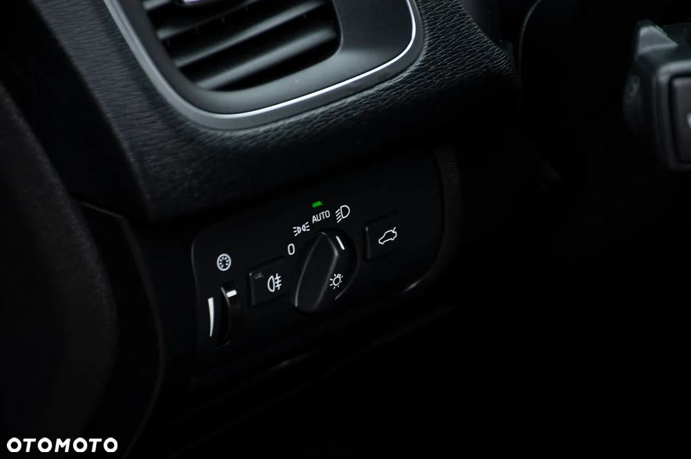 Volvo V40 D3 Drive-E Summum - 37