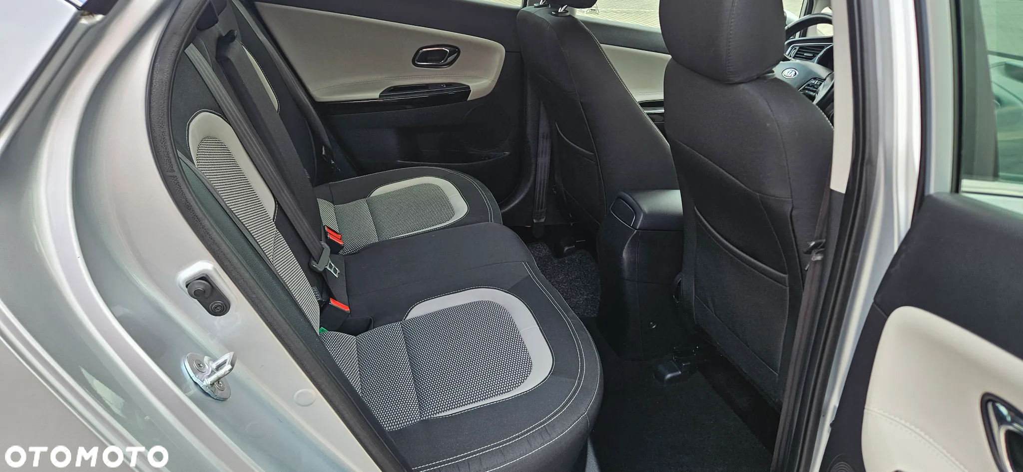 Kia Ceed 1.6 CRDi 136 DCT ISG SW Platinum Edition - 7