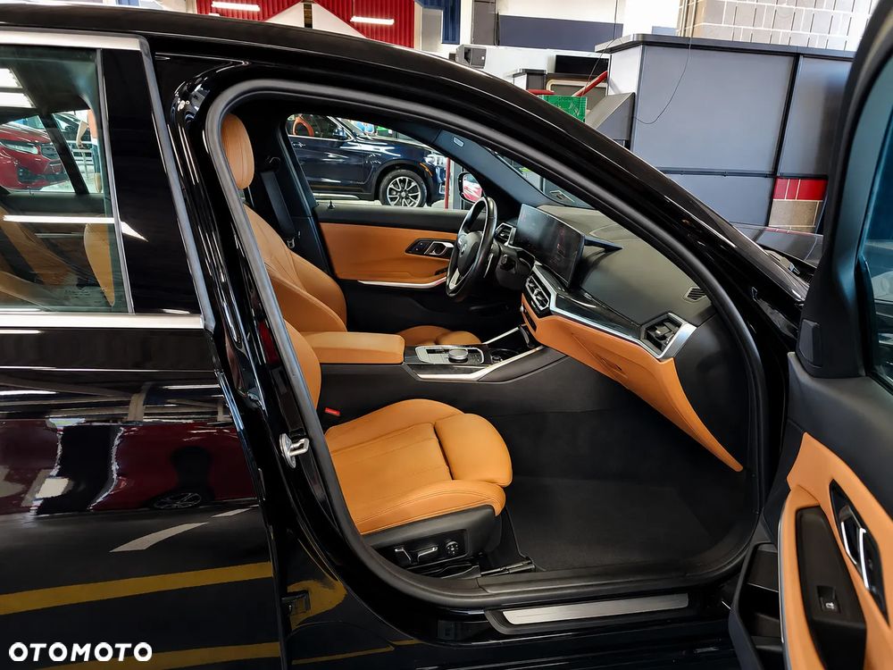 BMW Seria 3 330i xDrive M Sport - 9