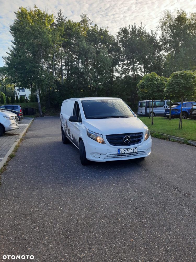 Mercedes-Benz W447 - 3