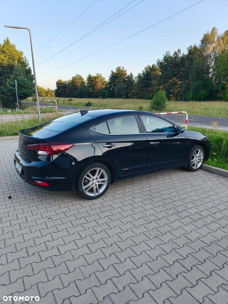 Hyundai Elantra 1.6 Comfort - 5