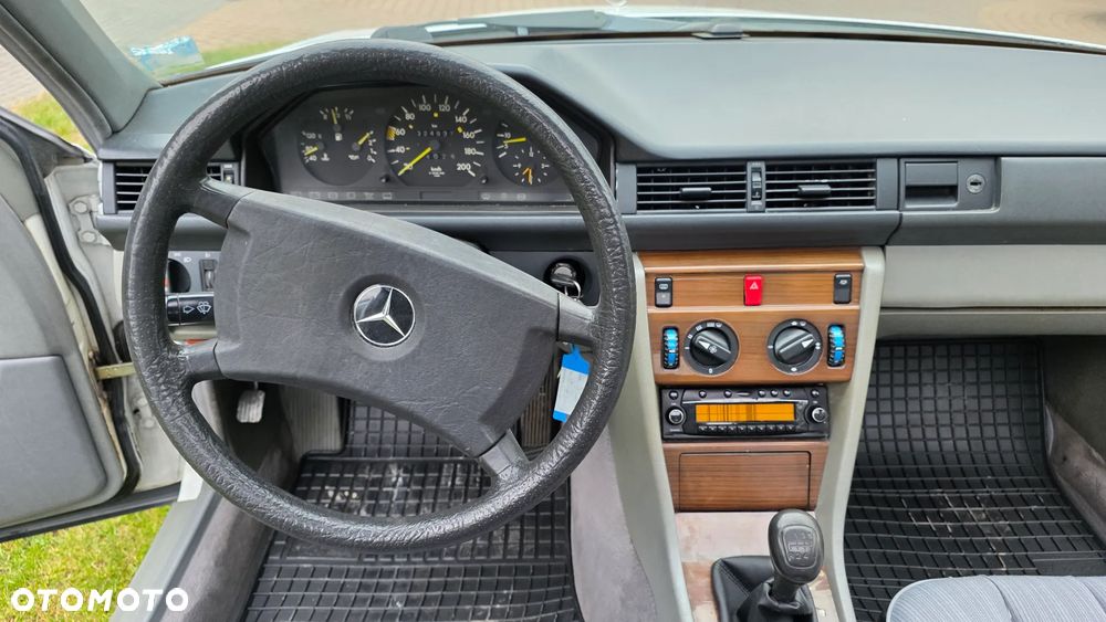 Mercedes-Benz W124 (1984-1993) - 24