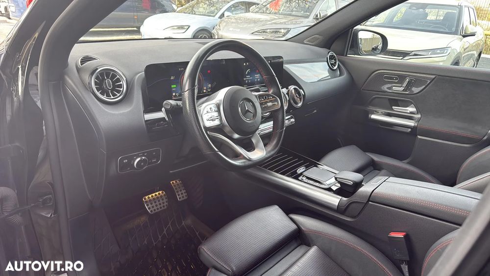 Mercedes-Benz GLA - 8