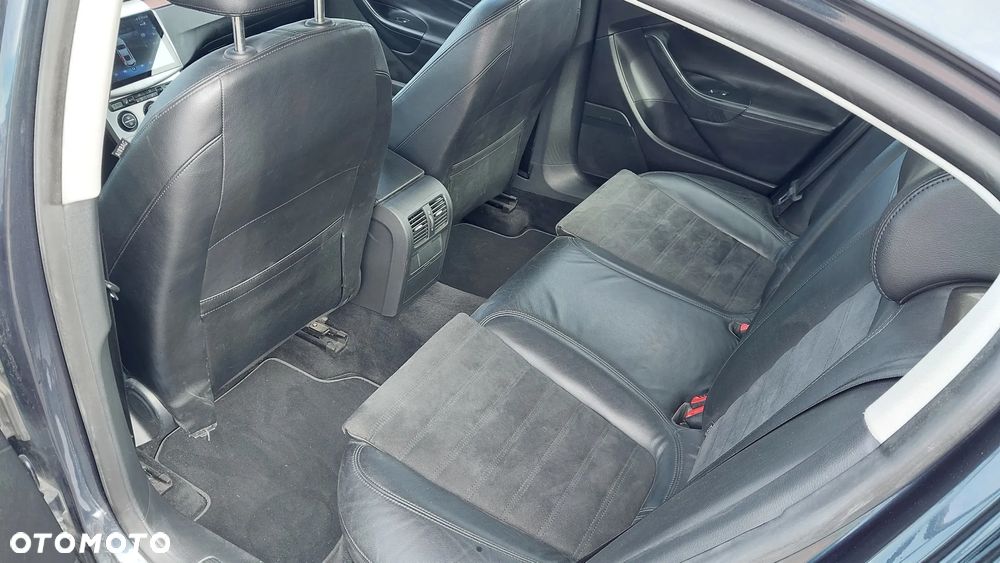 Volkswagen Passat 2.0 TSI Individual - 13