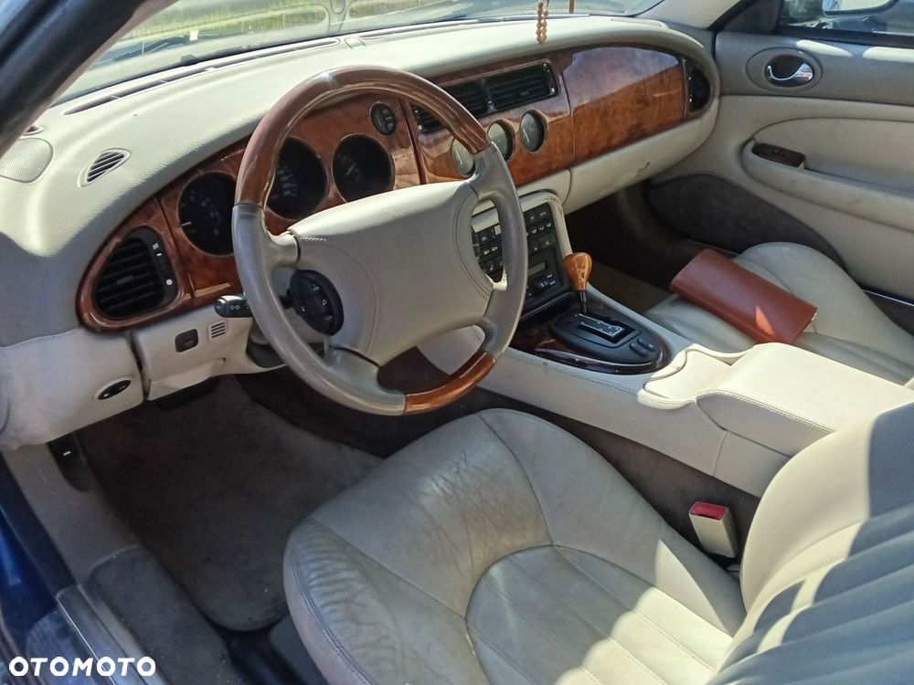 Jaguar XK8 - 9
