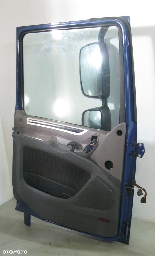 DRZWI PRAWE DAF XF POLIFT ORYGINAŁ KOMPLETNE (białe, czerwone, niebieskie) - 6