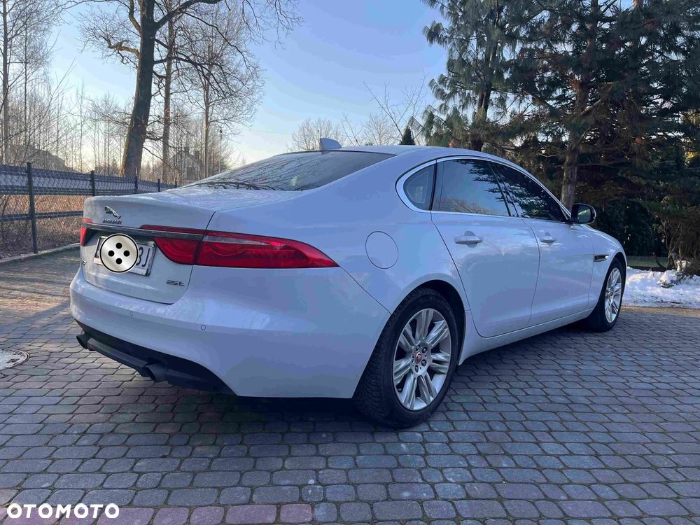 Jaguar XF 2.0 T R-Sport - 8