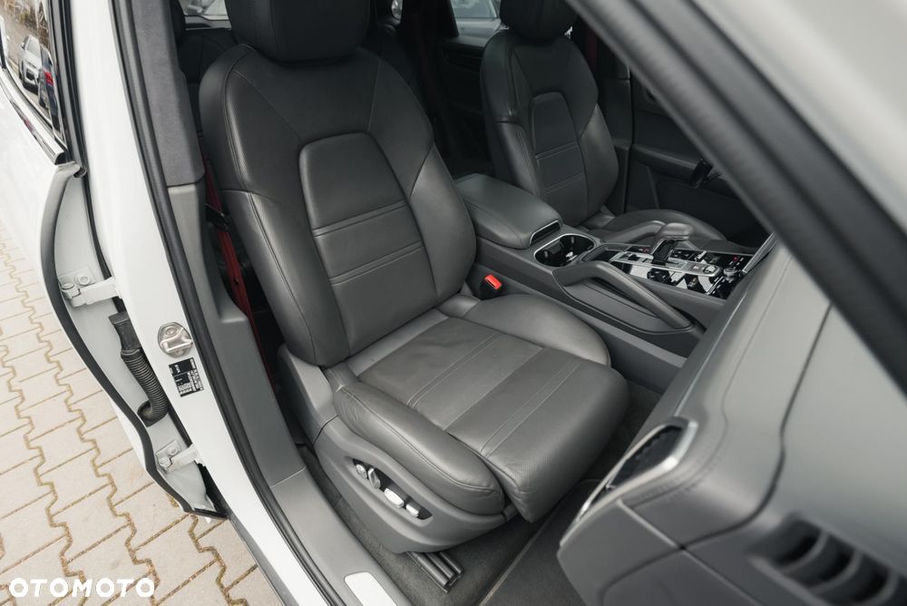 Porsche Cayenne - 15