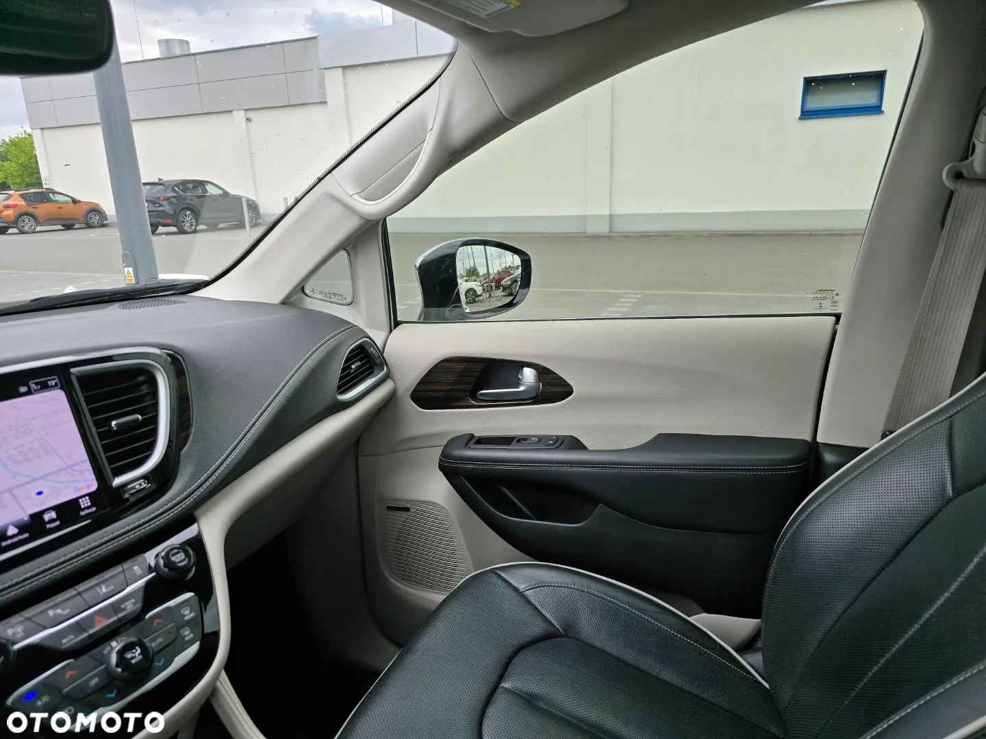Chrysler Pacifica - 5