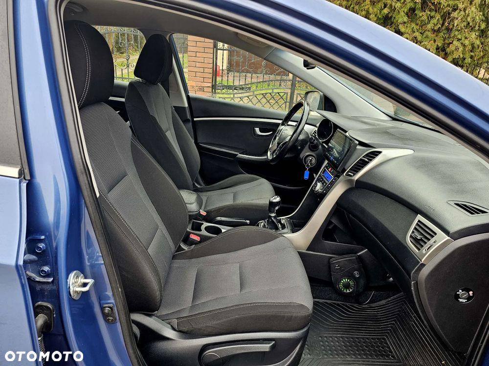 Hyundai i30 1.6 CRDi Premium - 24