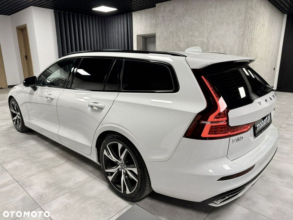 Volvo V60 D4 R-Design - 3