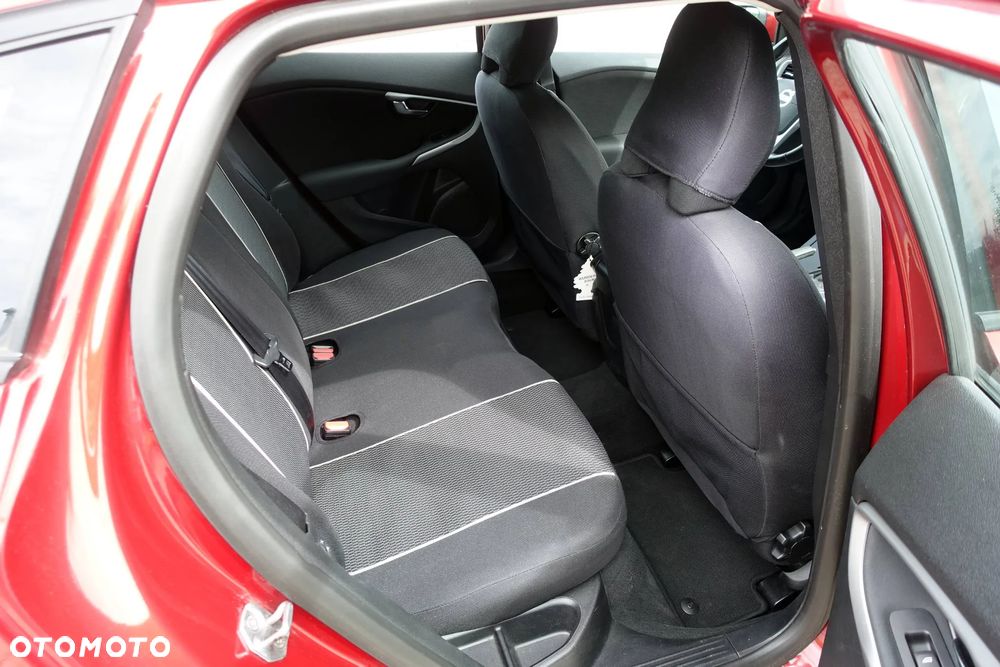 Volvo V40 D2 Momentum - 16