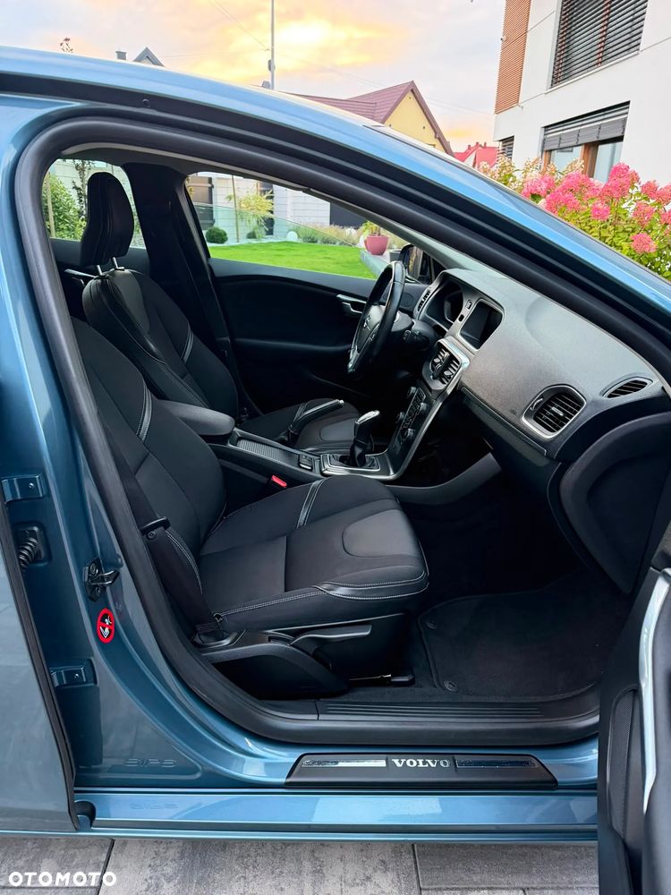 Volvo V40 D2 Summum - 24