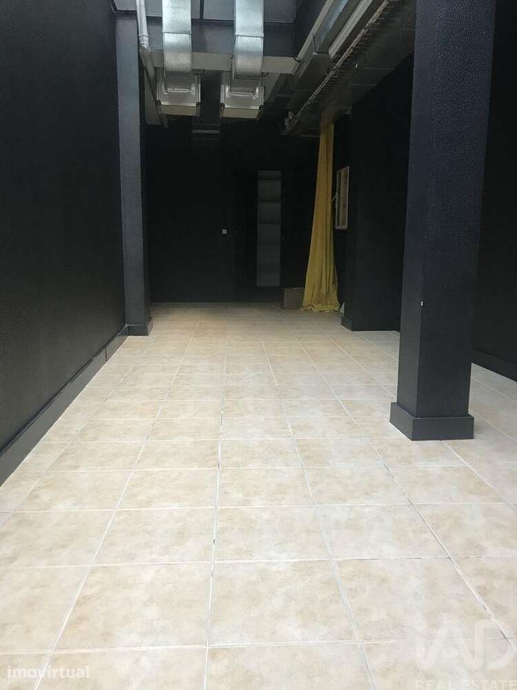 Loja / Estabelecimento Comercial em Lordelo Do Ouro E Massarelos de 25 - Grande imagem: 2/11