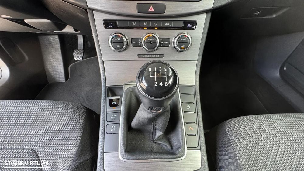 VW Passat 1.6 TDI BlueMotion - 25