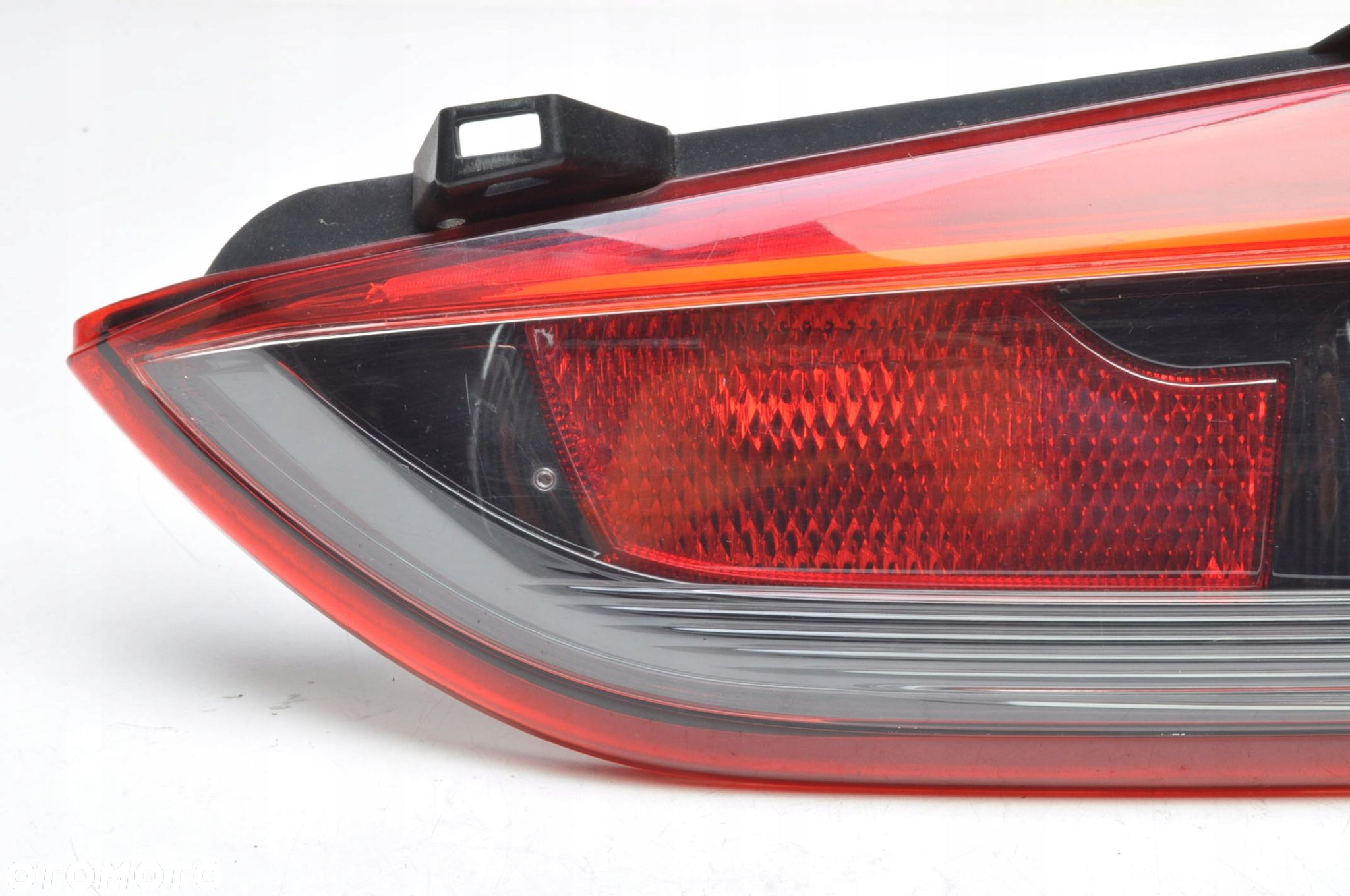 MAZDA 6 GJ LAMPA PRAWA TYLNA W KLAPE SEDAN 132-41978 - 2