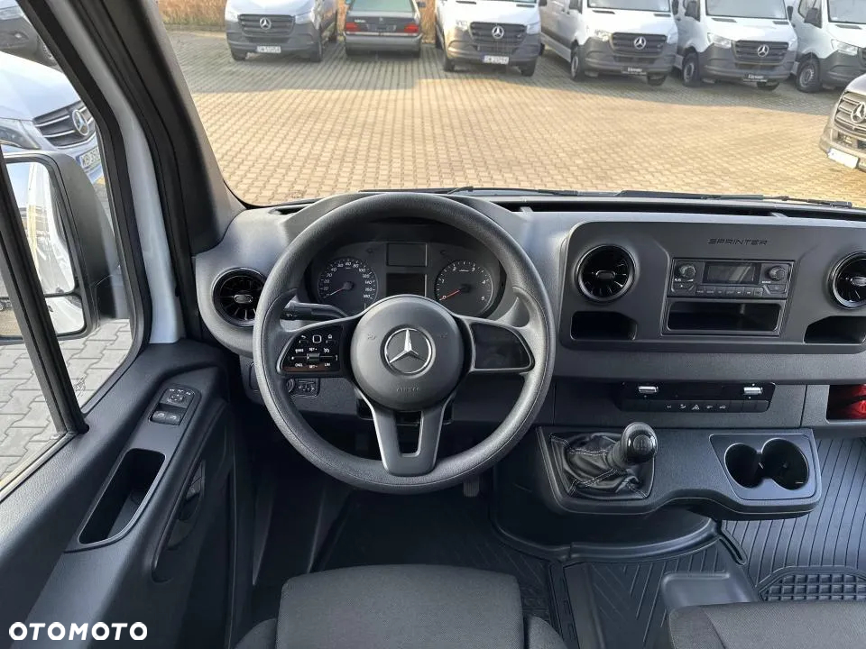 Mercedes-Benz Sprinter - 22