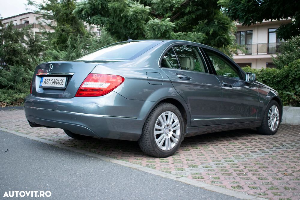 Mercedes-Benz C 200 CDI DPF Automatik BlueEFFICIENCY Elegance - 2