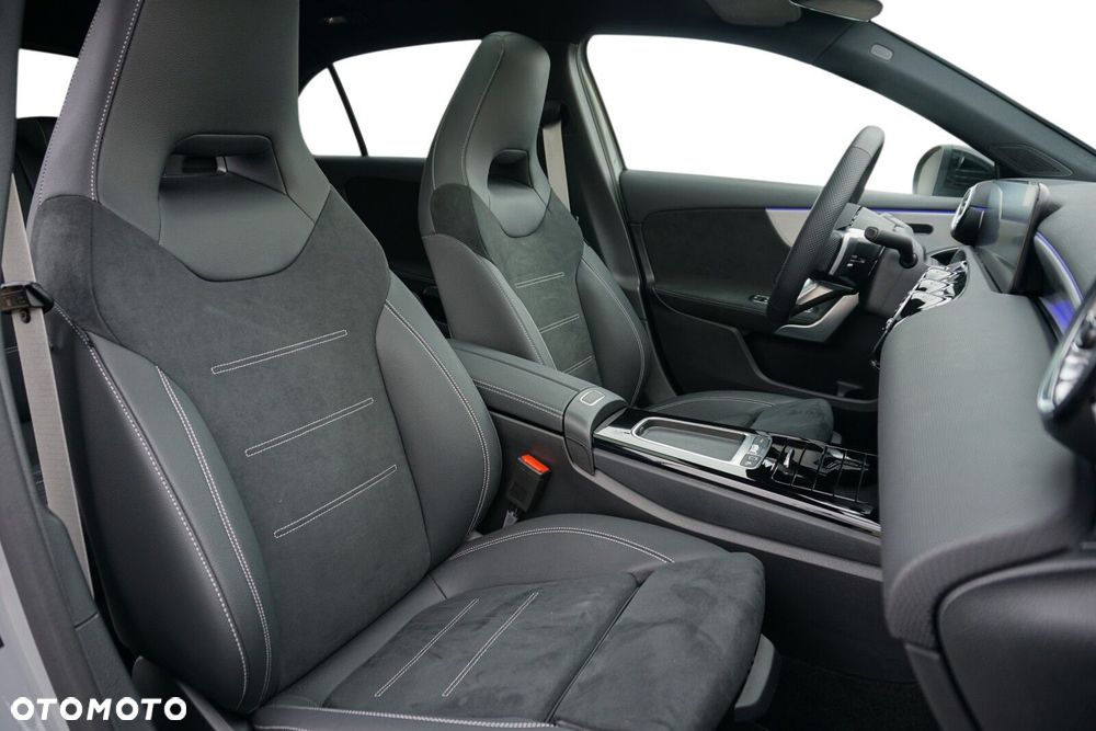 Mercedes-Benz Klasa A 220 4-Matic AMG Line 8G-DCT - 14