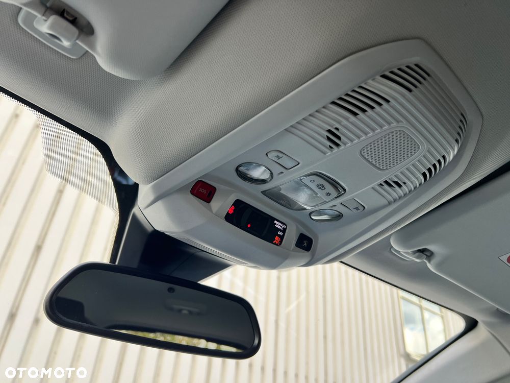 Peugeot 3008 1.5 BlueHDi Allure Pack S&S EAT8 - 32