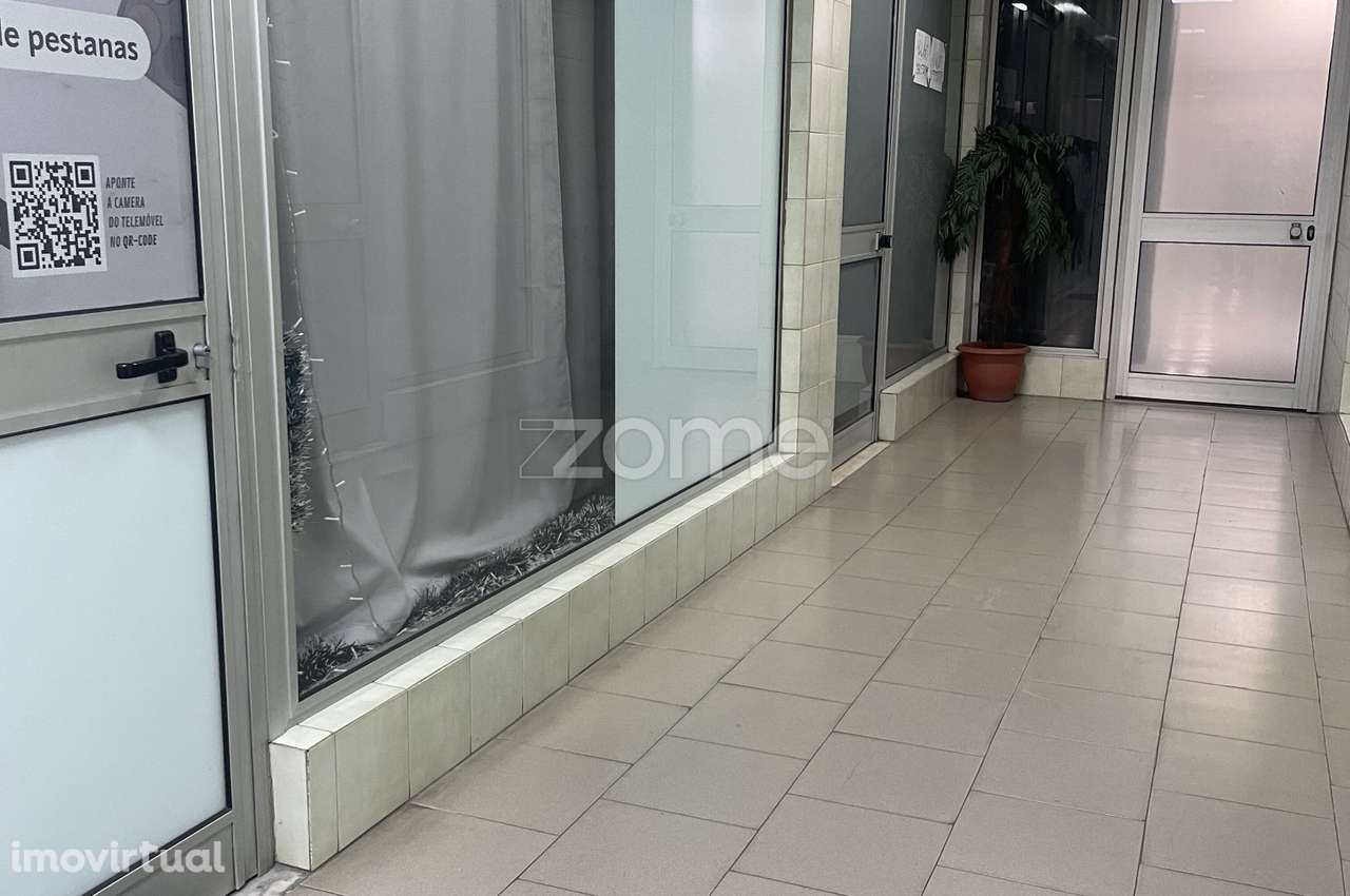 Loja no Centro Comercial da Cruz de Pau - Grande imagem: 3/4