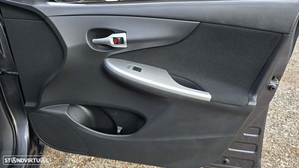 Toyota Corolla 1.4 D-4D - 25