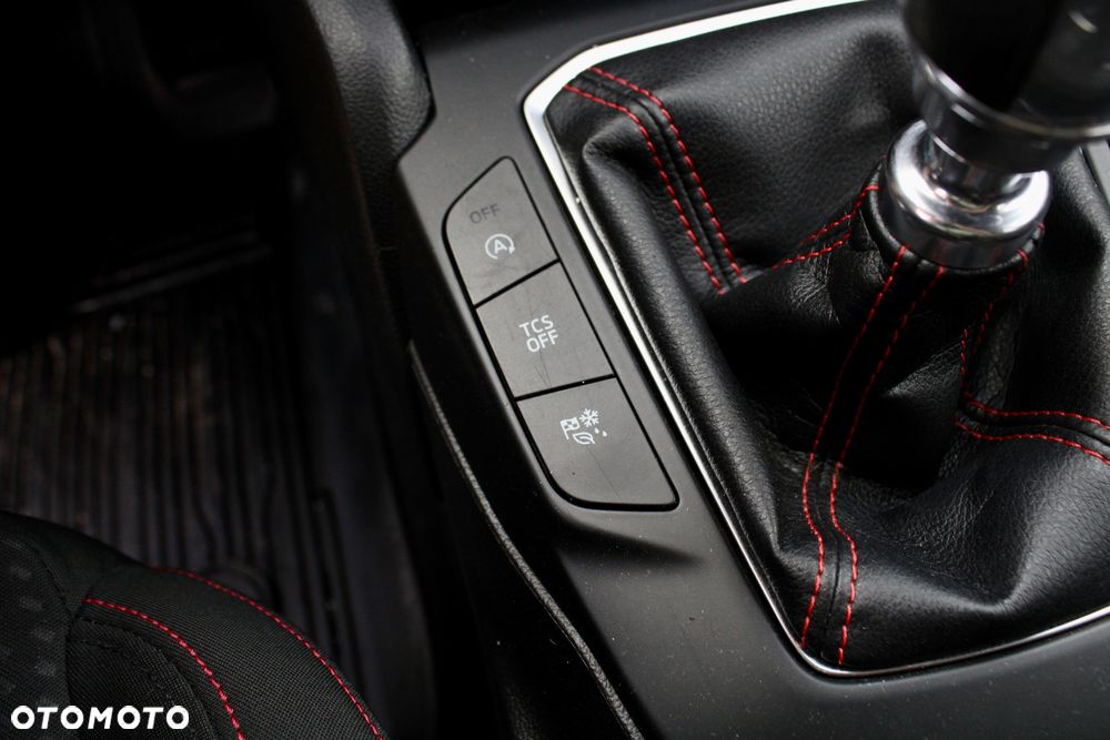 Ford Focus 2.0 EcoBlue STart-Stopp-System ST-LINE - 17