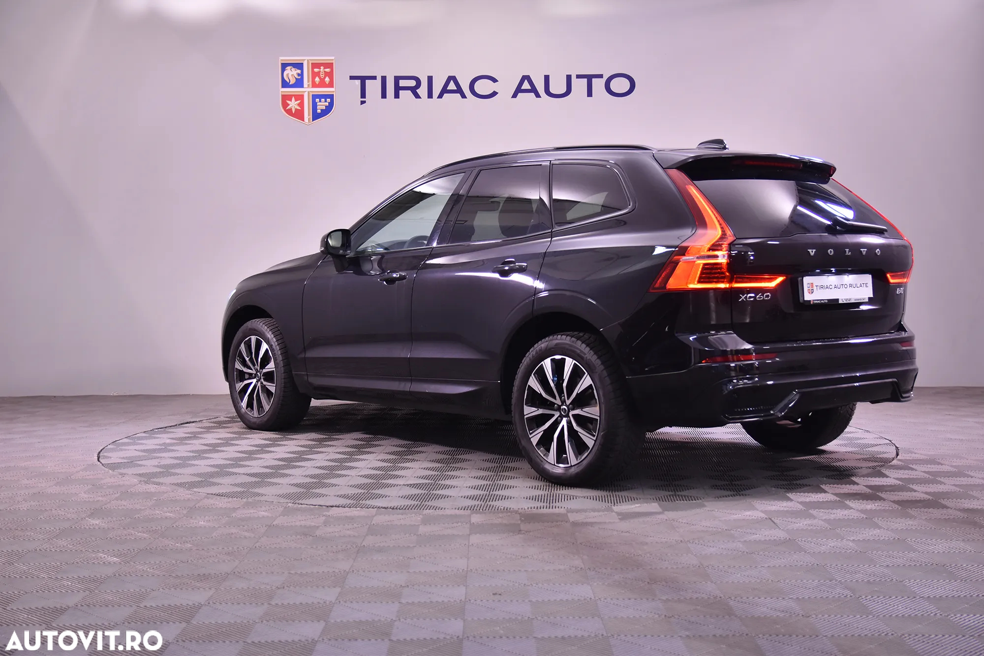 Volvo XC 60 B4 D AWD Plus Dark - 3