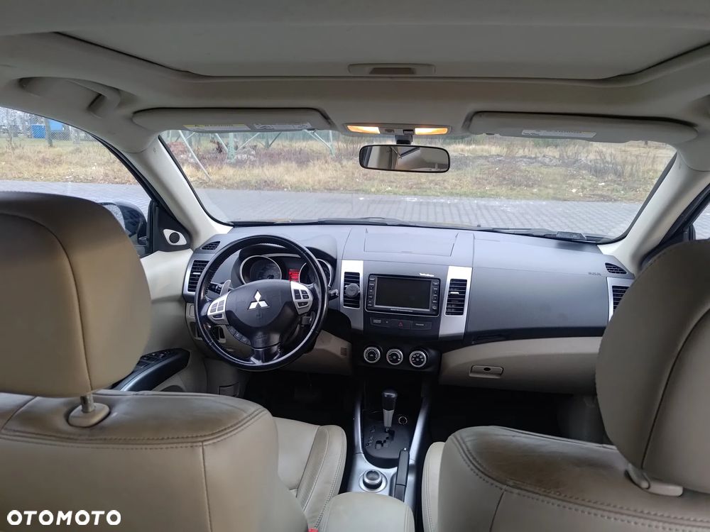 Mitsubishi Outlander 3.0 V6 XLS - 13