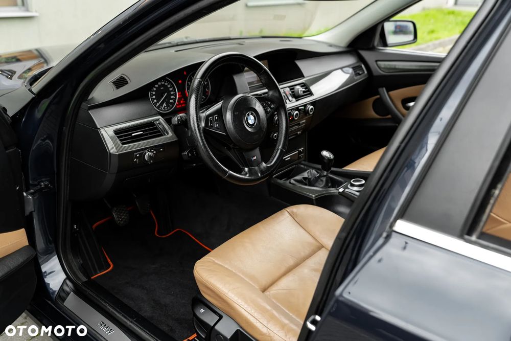 BMW Seria 5 525xi Edition Exclusive - 16