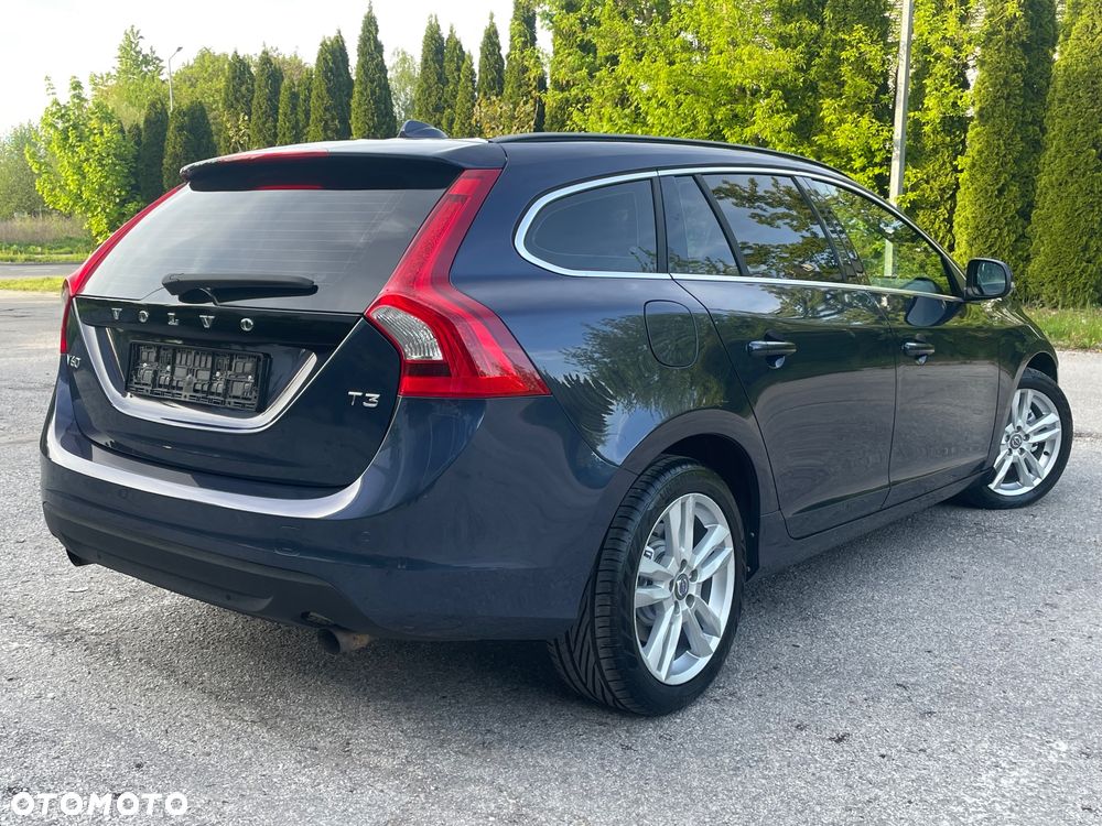 Volvo V60 T3 Kinetic - 2