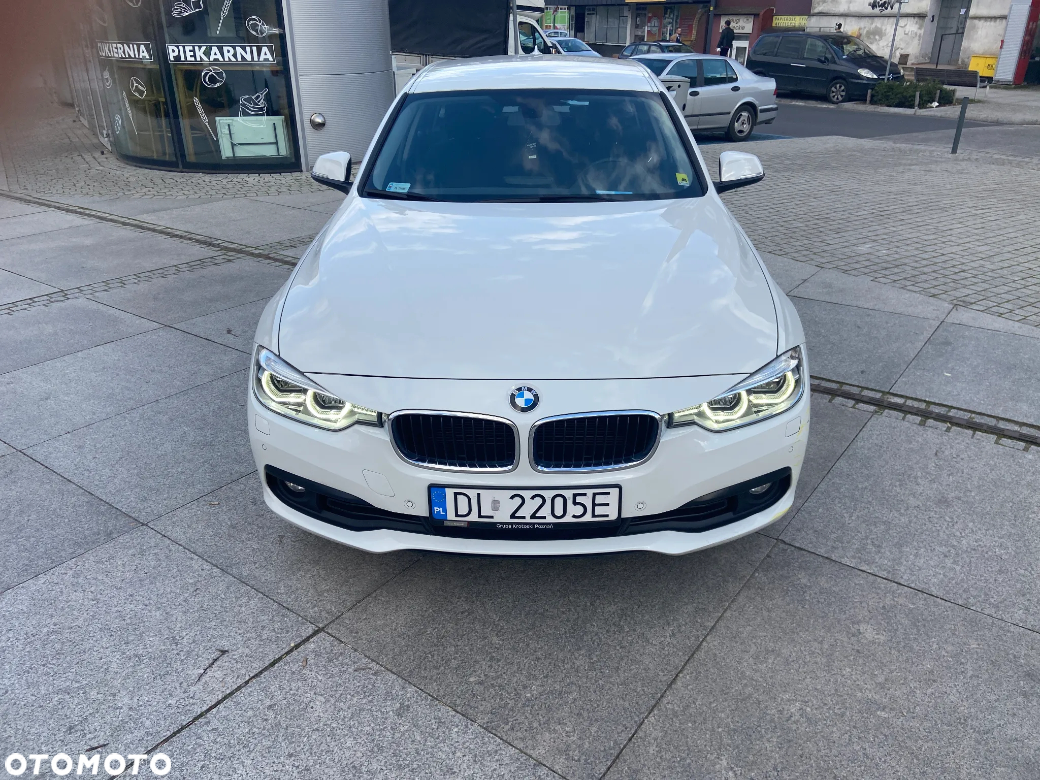 BMW Seria 3 318i - 5
