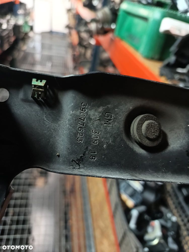 OPEL INSIGNIA B II WZMOCNIENIE PRZEDNIE ZAMEK MASKI 39077623 - 2