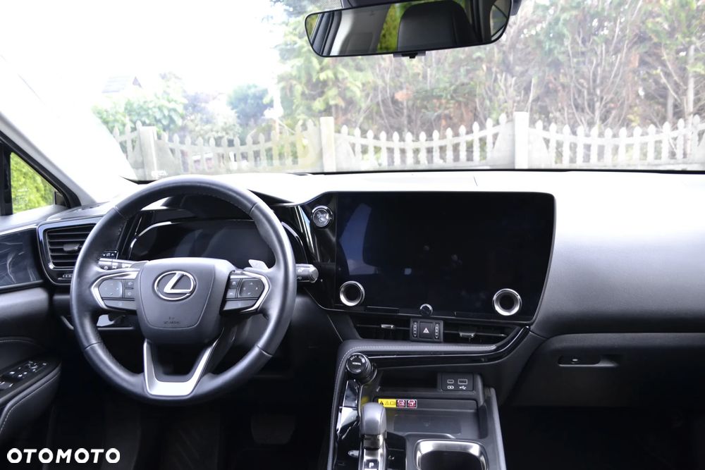 Lexus NX 350h Business AWD - 38