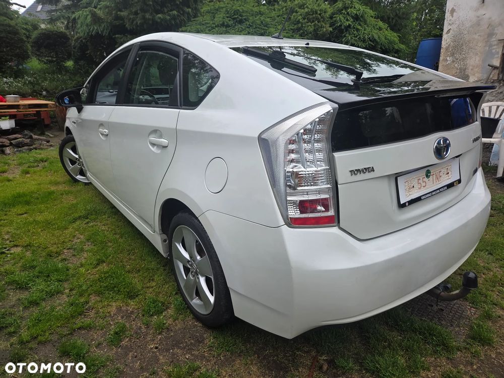 Toyota Prius (Hybrid) Life - 3