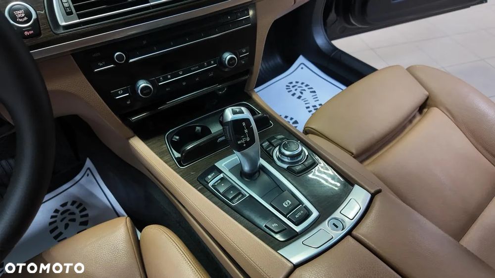 BMW Seria 7 730d xDrive - 25