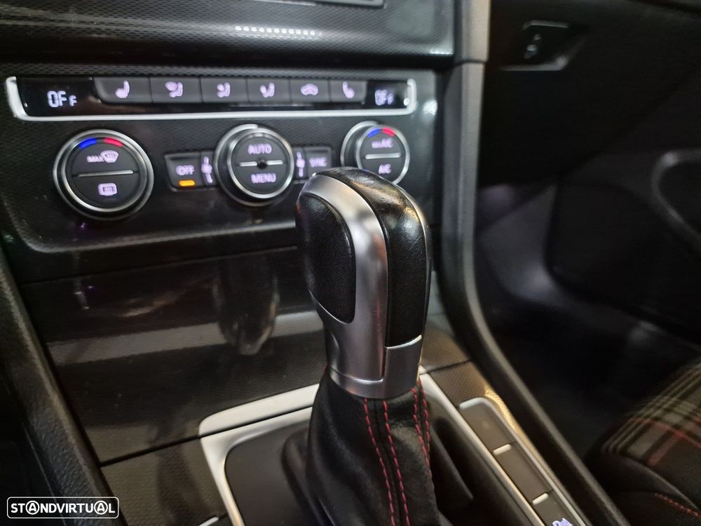 VW Golf 2.0 TSi GTi DSG - 29