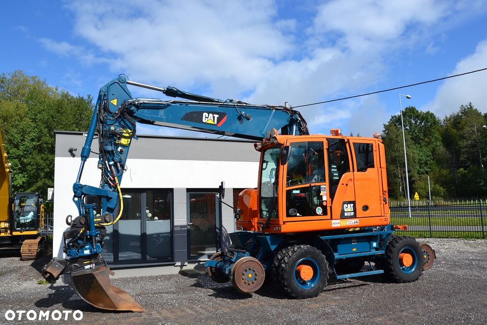 Caterpillar M 323 F, DWUDROGOWA, ROTOTILT