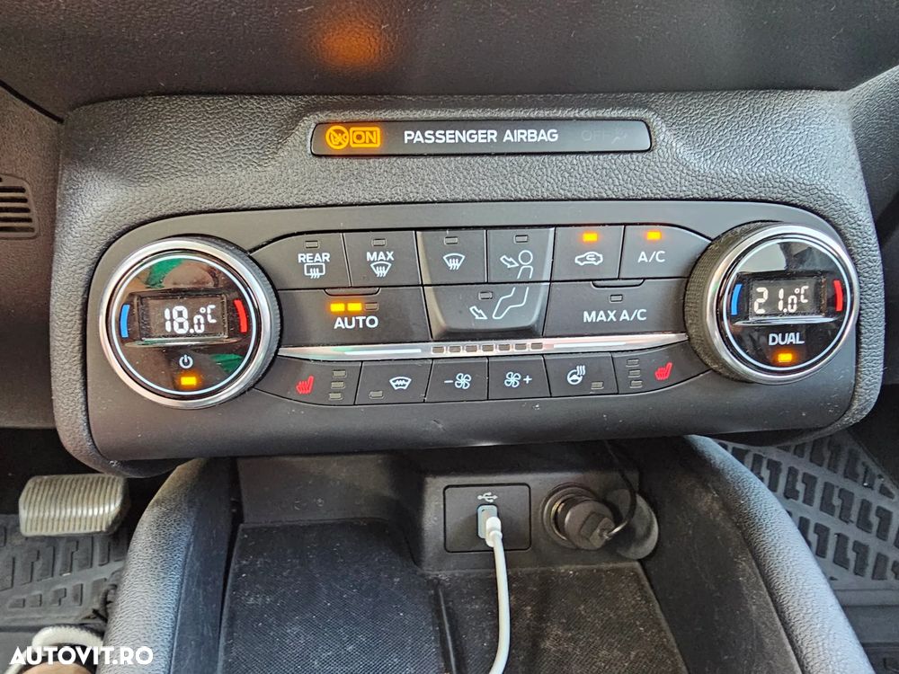 Ford Focus 1.5 TDCi Powershift Titanium - 8