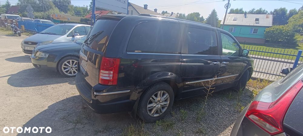 Chrysler Town & Country - 14