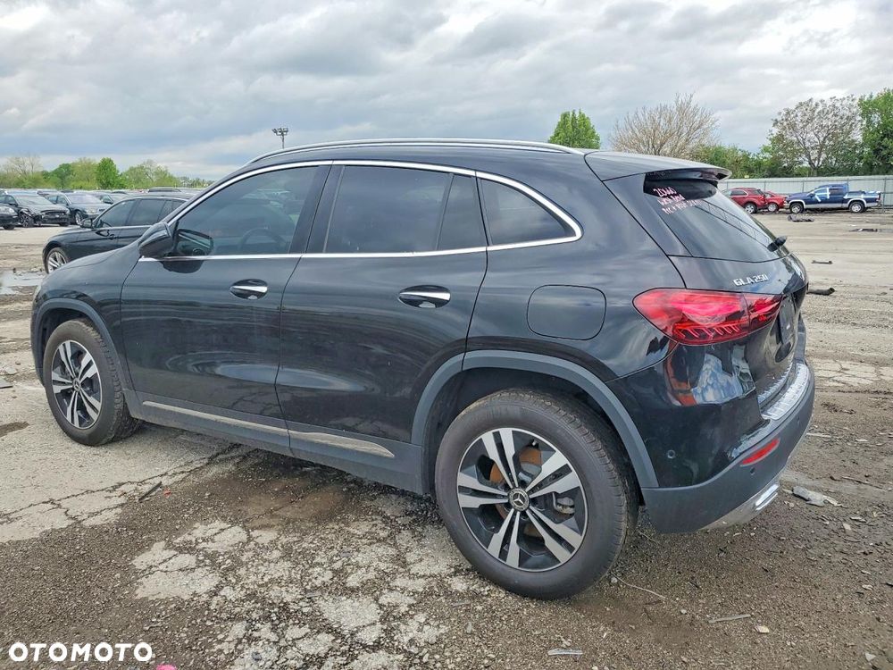 Mercedes-Benz GLA - 3