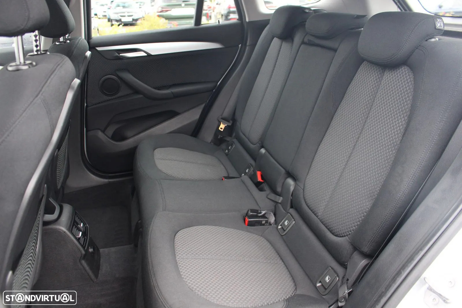 BMW X1 18 i sDrive Advantage - 4