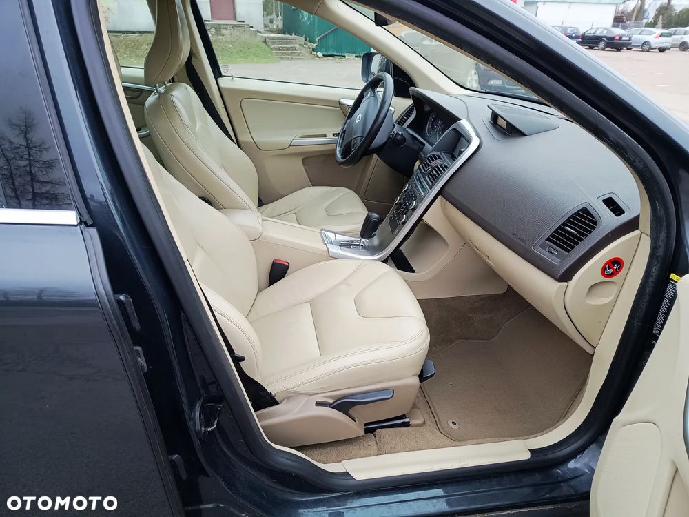 Volvo XC 60 2.4D AWD Momentum - 19