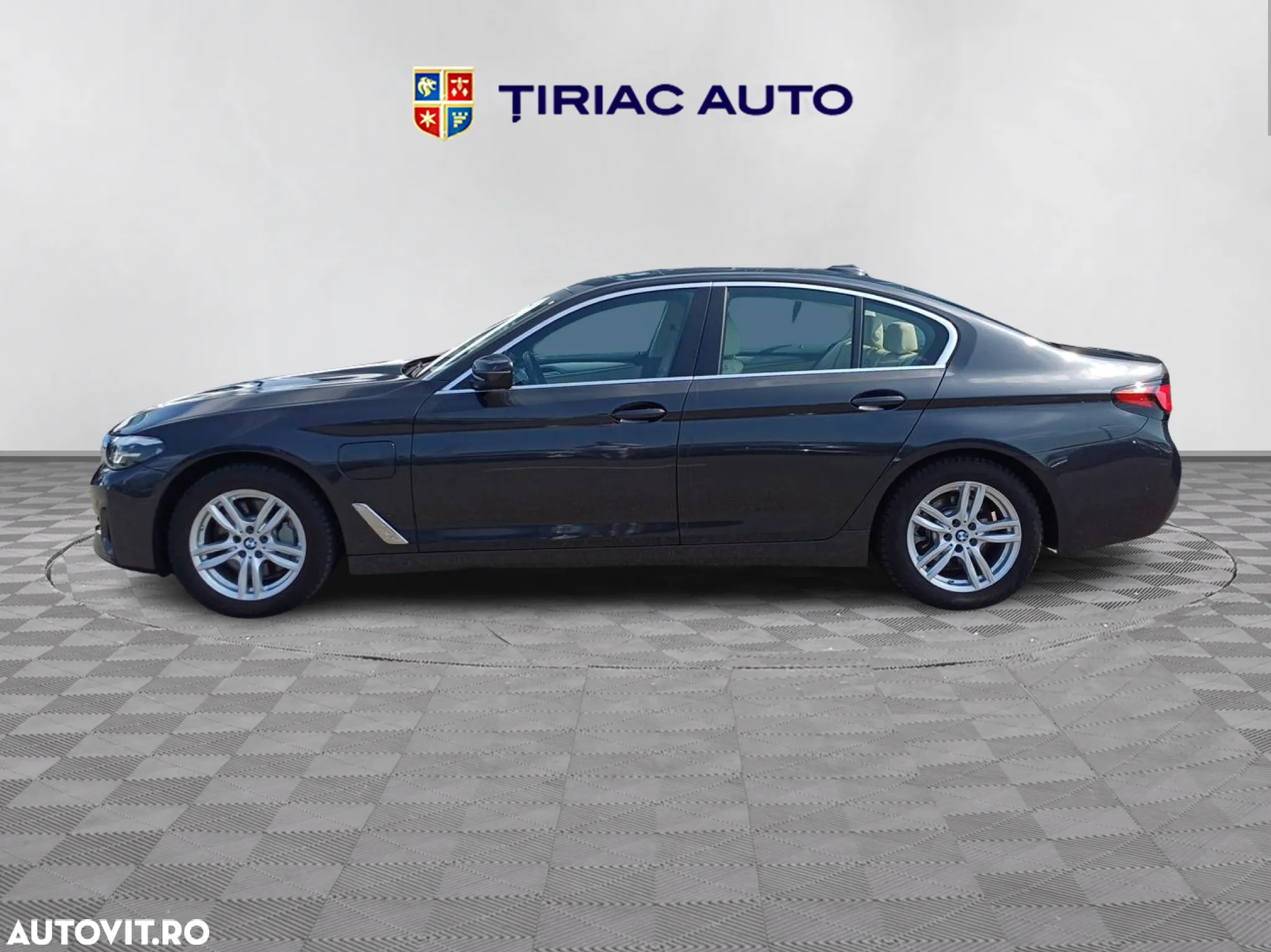 BMW Seria 5 530e xDrive Aut. - 2