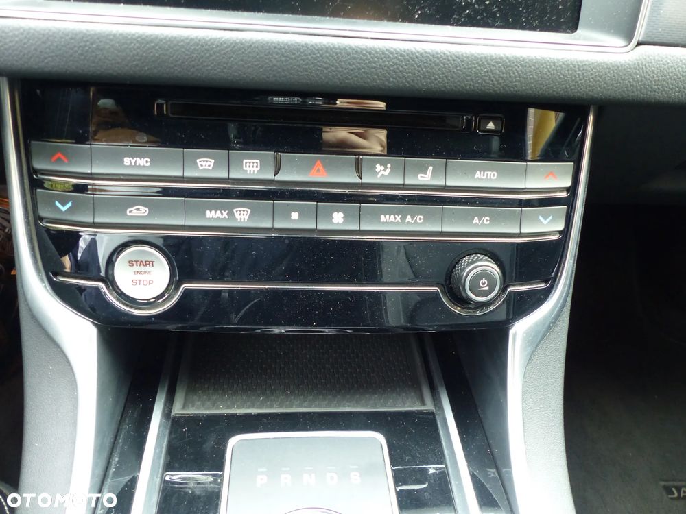 Jaguar XF 2.0 i4D R-Sport - 16