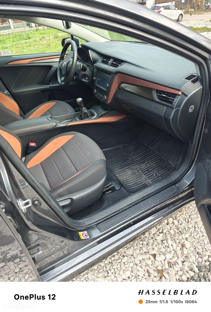 Toyota Avensis 1.8 Premium - 8