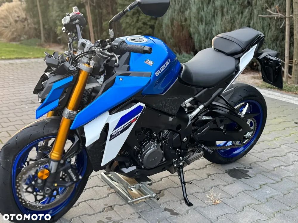 Suzuki GSX - 2