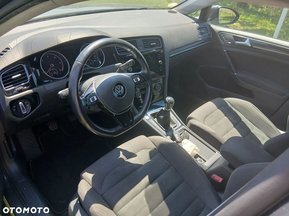 Volkswagen Golf - 6