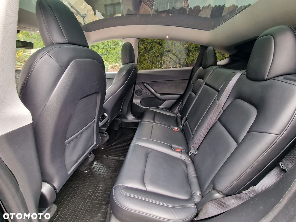 Tesla Model Y Long Range AWD - 9