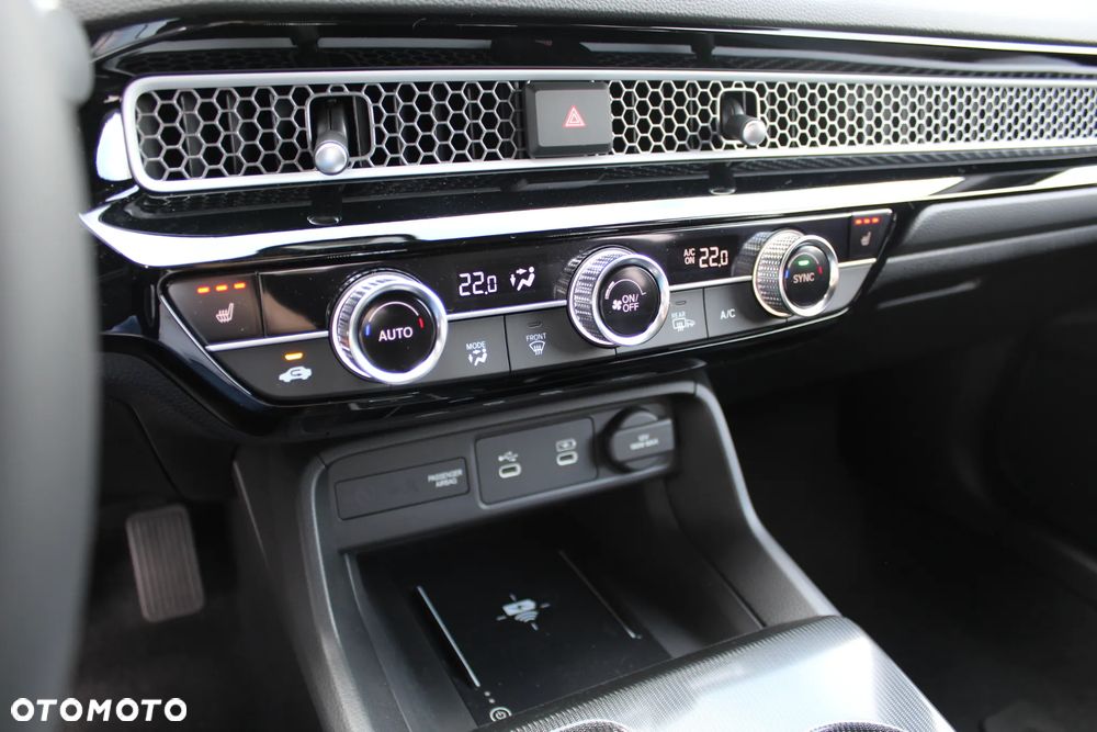 Honda Civic 2.0 i-MMD Elegance CVT - 24